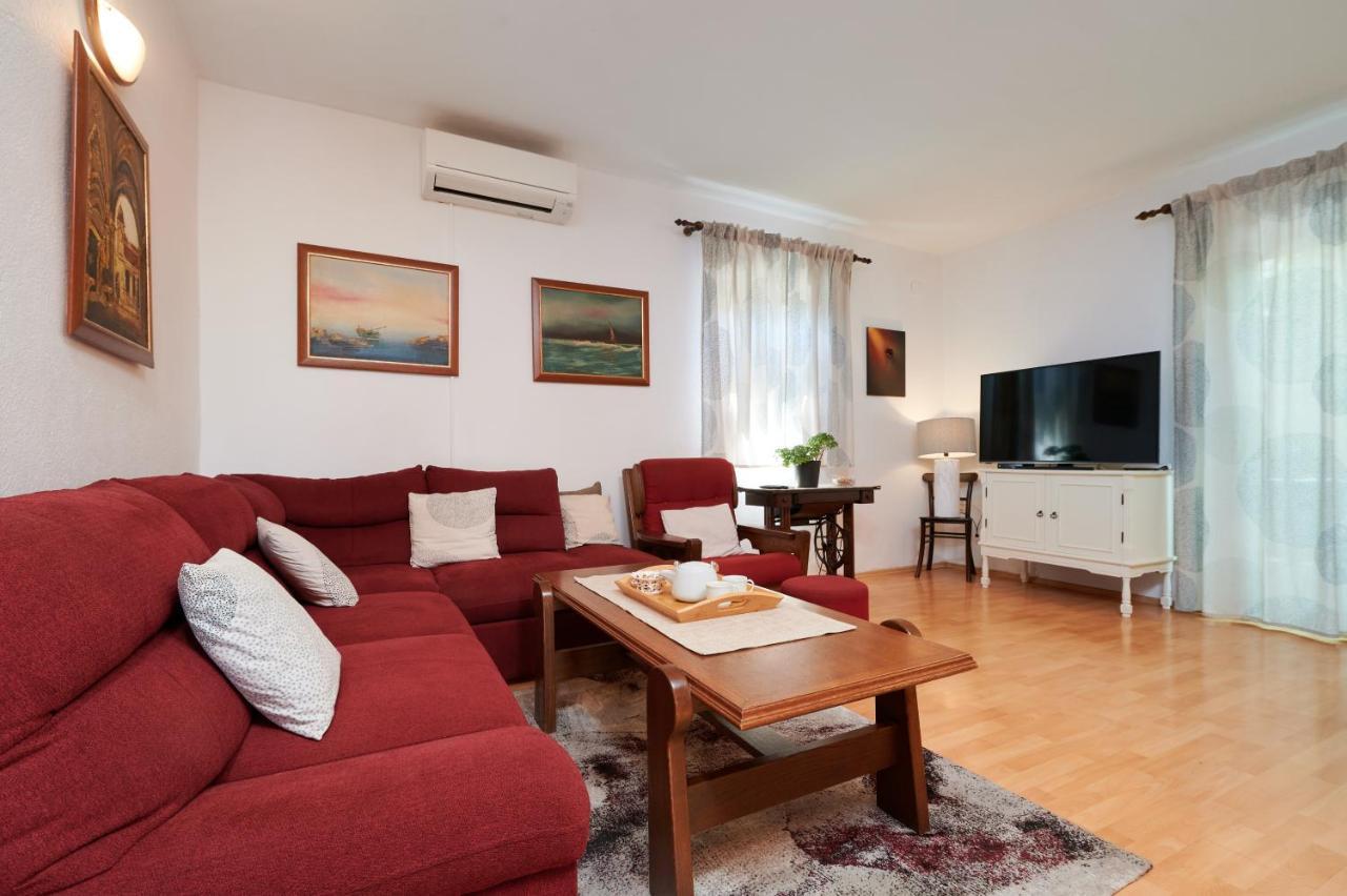 Guesthouse Aria Trogir Exteriör bild