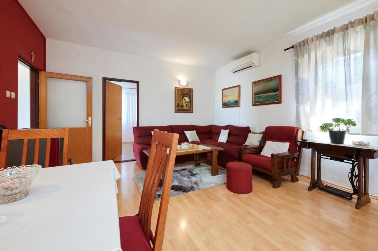 Guesthouse Aria Trogir Exteriör bild