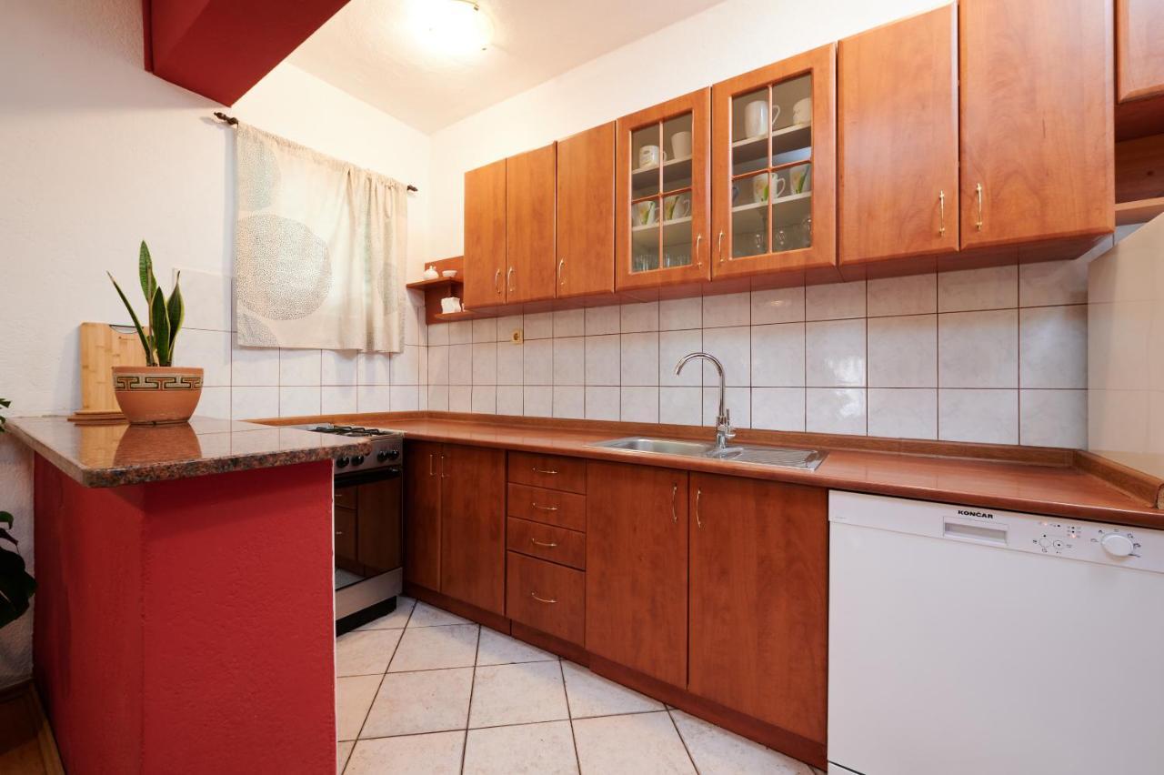 Guesthouse Aria Trogir Exteriör bild